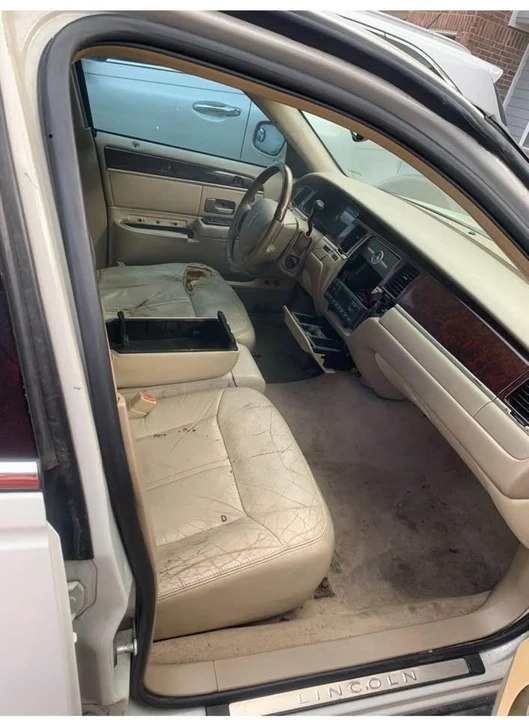 2006 Lincoln Town Car - Image 5 of 6