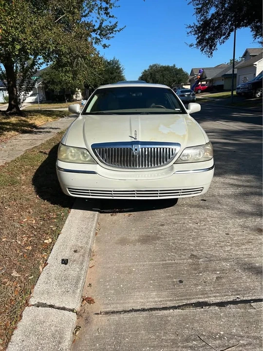 2006 Lincoln Town Car - Image 3 of 6