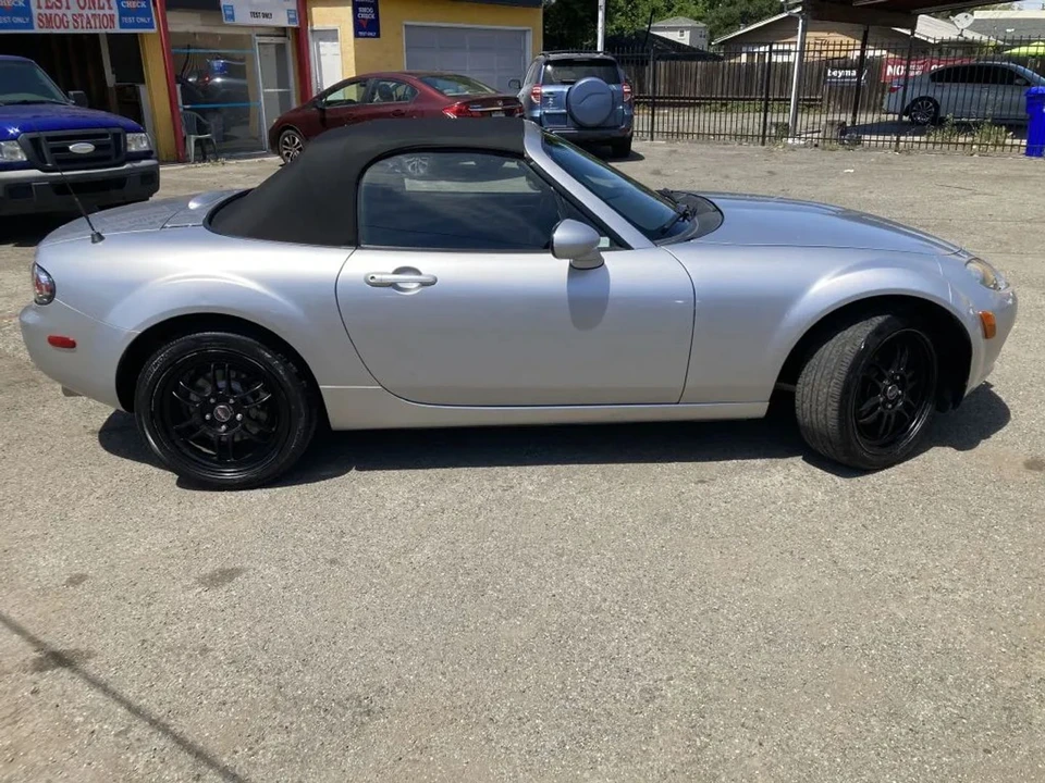 2006 Mazda NC MX-5 Miata - Image 4 of 23