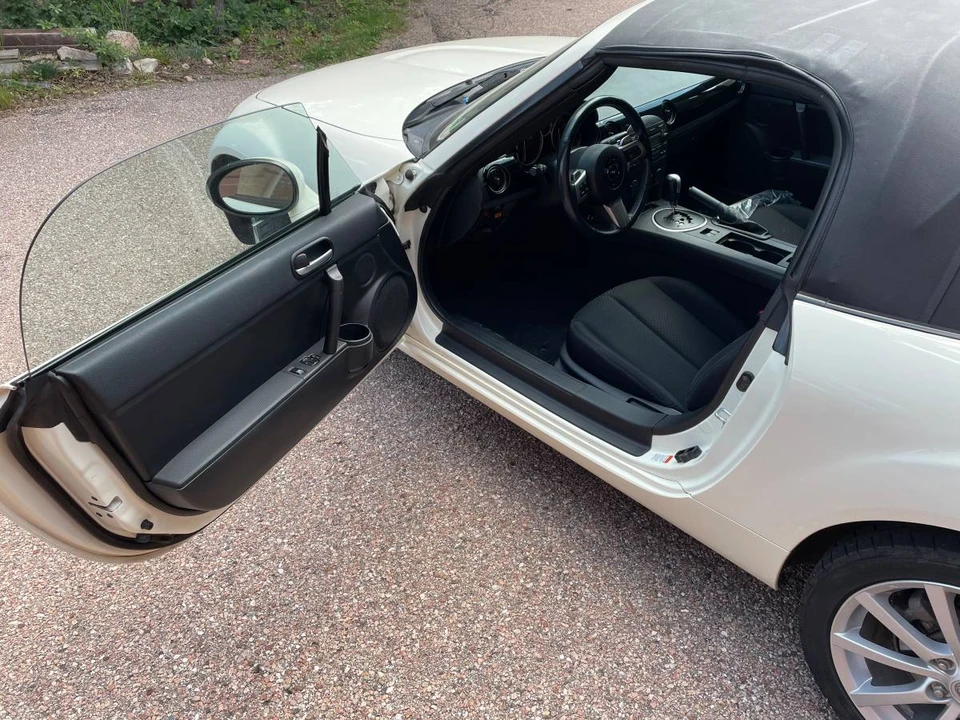 2006 Mazda NC MX-5 Miata - Image 5 of 11