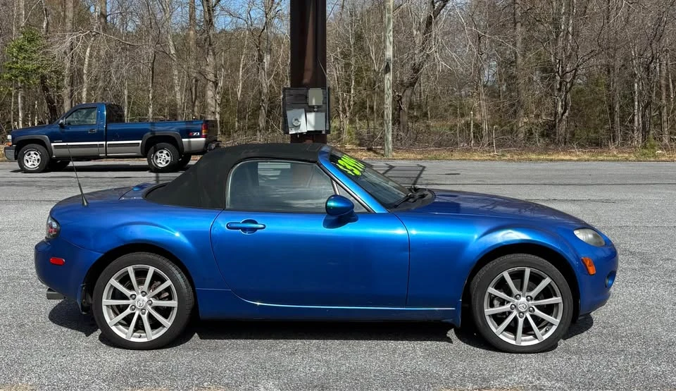 2006 Mazda NC MX-5 Miata - Image 4 of 4