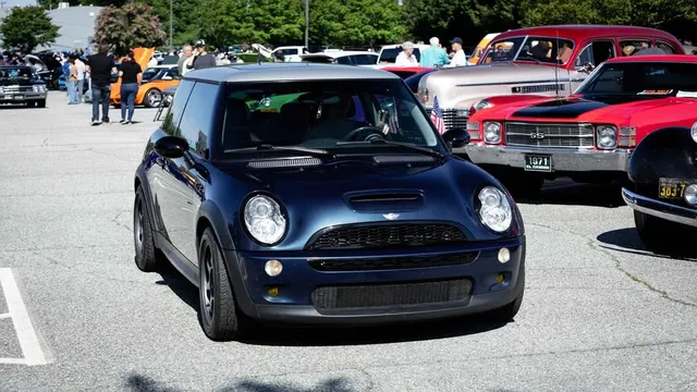 2006 MINI Cooper S Hatchback 2D