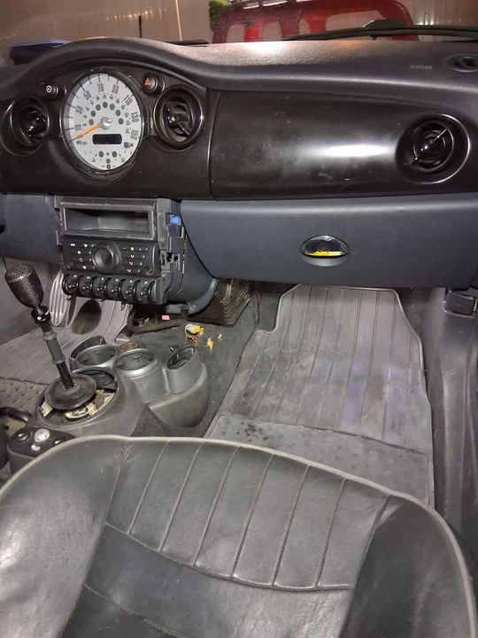 2006 Mini Mini Cooper S 1st Gen - Image 9 of 13