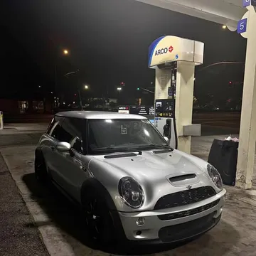 2006 MINI Cooper S Hatchback 2D