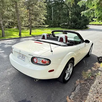 2006 Mazda MX-5 Miata Club Convertible 2D