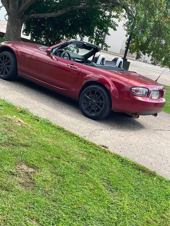 2006 Mazda NC MX-5 Miata - Image 2 of 2