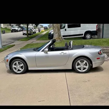 2006 Mazda MX-5 Convertible 2D