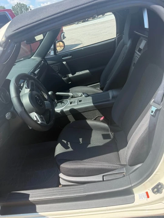 2006 Mazda NC MX-5 Miata - Image 5 of 8