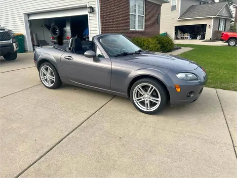 2006 Mazda MX-5 Convertible 2D