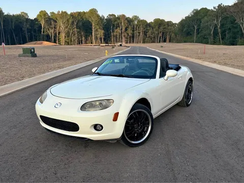 2006 Mazda MX-5 Convertible 2D