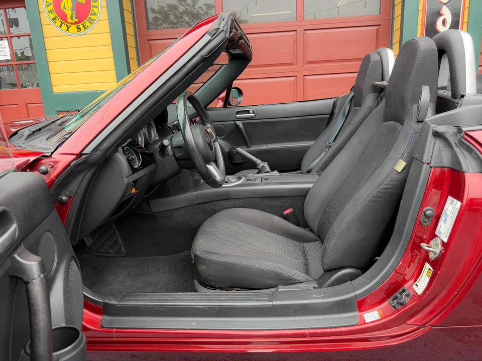 2006 Mazda NC MX-5 Miata - Image 19 of 31