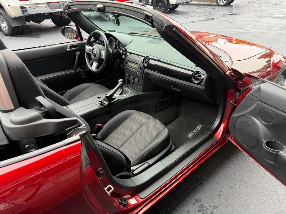 2006 Mazda NC MX-5 Miata - Image 23 of 31