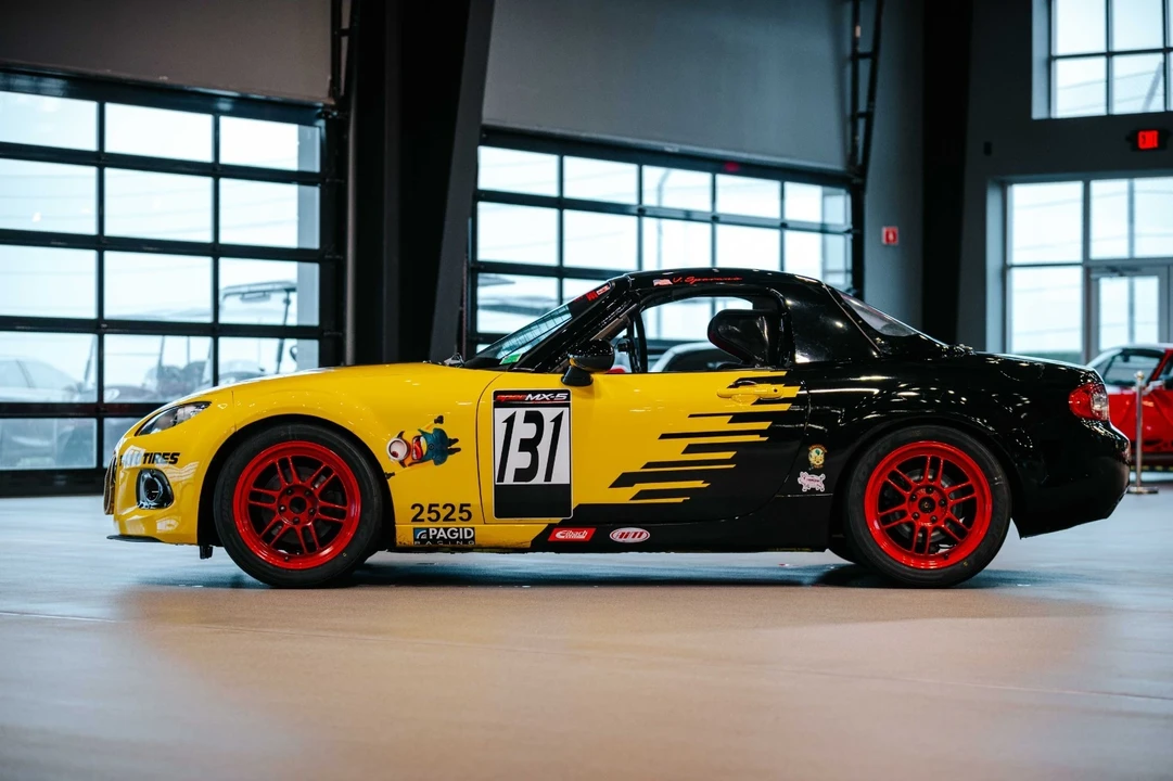 2006 Mazda NC MX-5 Miata - Image 2 of 17