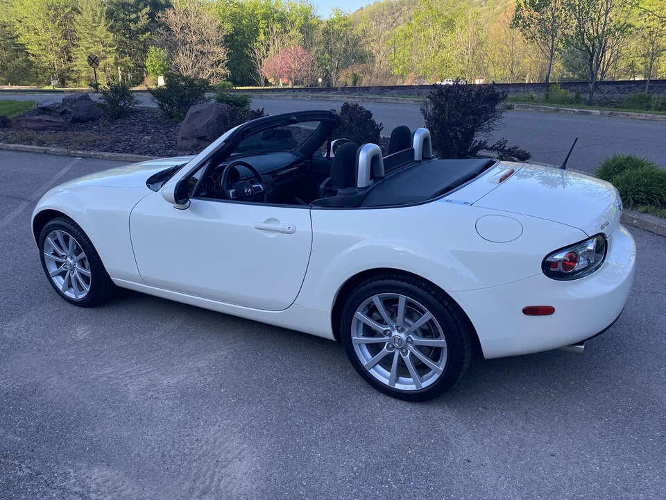 2006 Mazda NC MX-5 Miata - Image 10 of 31
