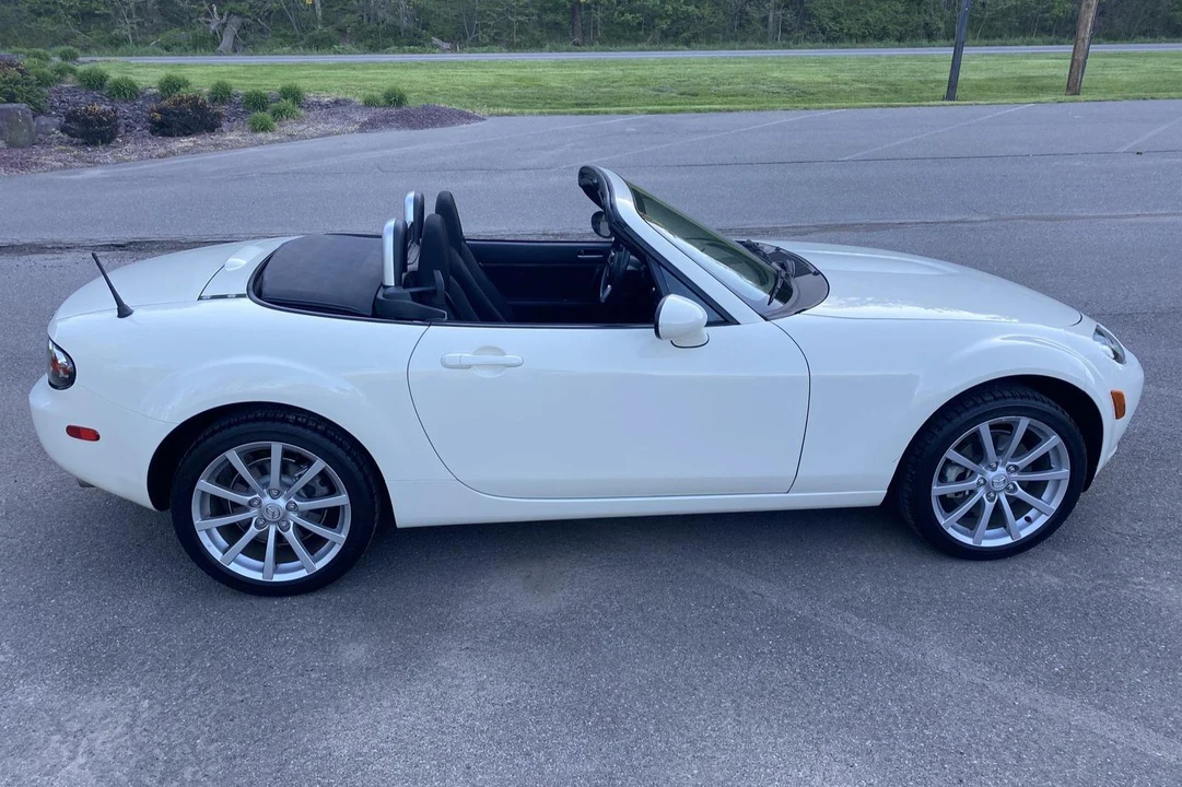 2006 Mazda NC MX-5 Miata - Image 13 of 31