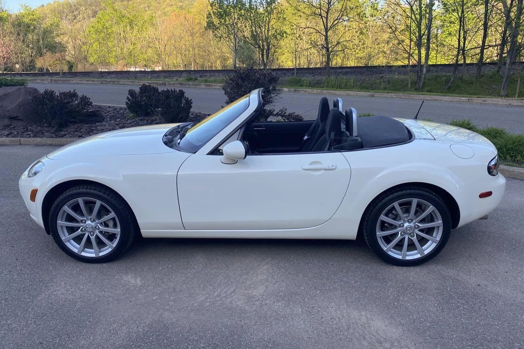2006 Mazda NC MX-5 Miata - Image 3 of 31