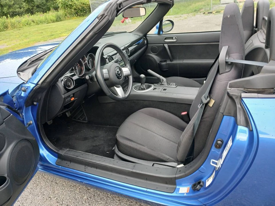 2006 Mazda NC MX-5 Miata - Image 11 of 15