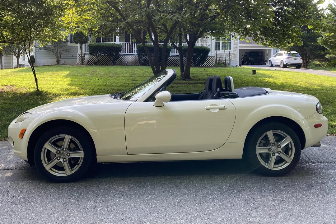 2006 Mazda NC MX-5 Miata - Image 3 of 31