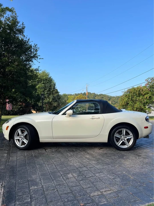 2006 Mazda NC MX-5 Miata - Image 2 of 11