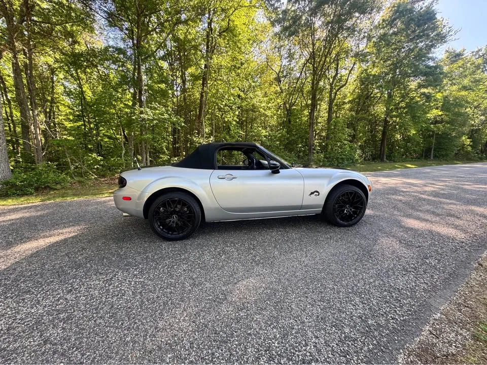 2006 Mazda NC MX-5 Miata - Image 19 of 21