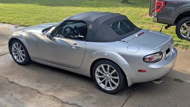 2006 Mazda MX-5 Sport Convertible 2D