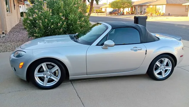 2006 Mazda MX-5 Touring Convertible 2D
