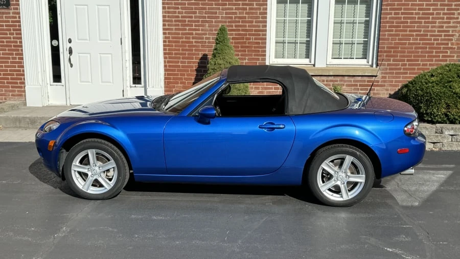 2006 Mazda NC MX-5 Miata - Image 5 of 11