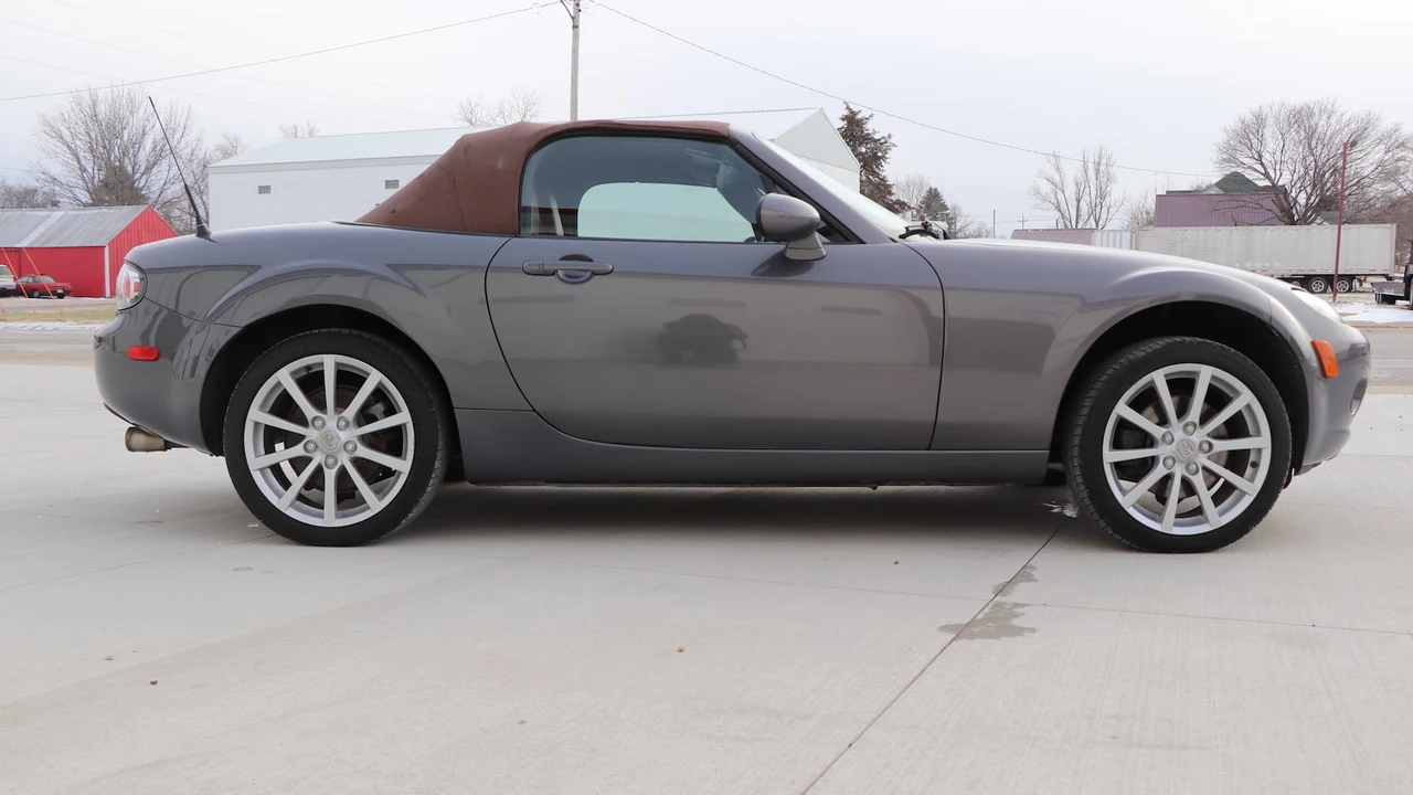 2006 Mazda NC MX-5 Miata - Image 2 of 14