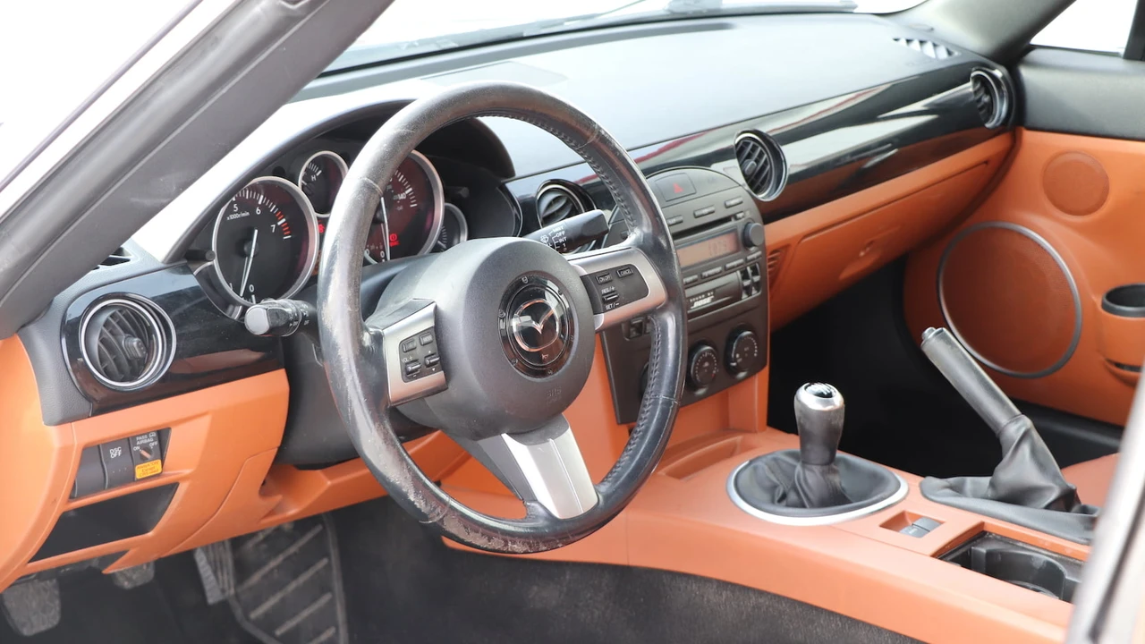 2006 Mazda NC MX-5 Miata - Image 5 of 14