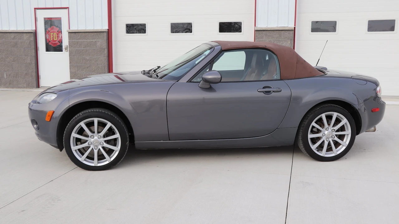 2006 Mazda NC MX-5 Miata - Image 13 of 14