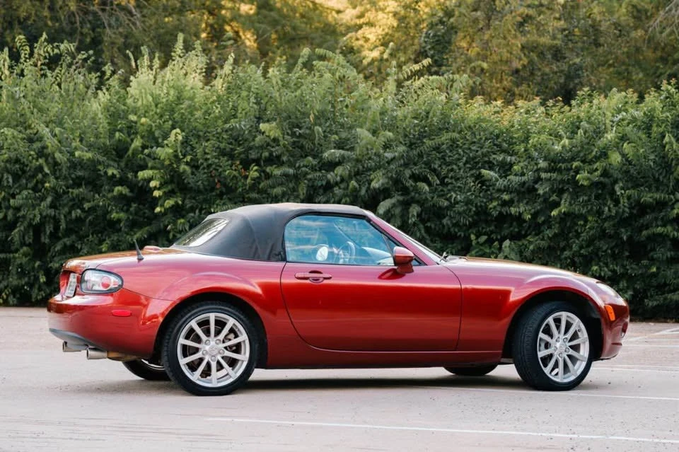 2006 Mazda NC MX-5 Miata - Image 4 of 10