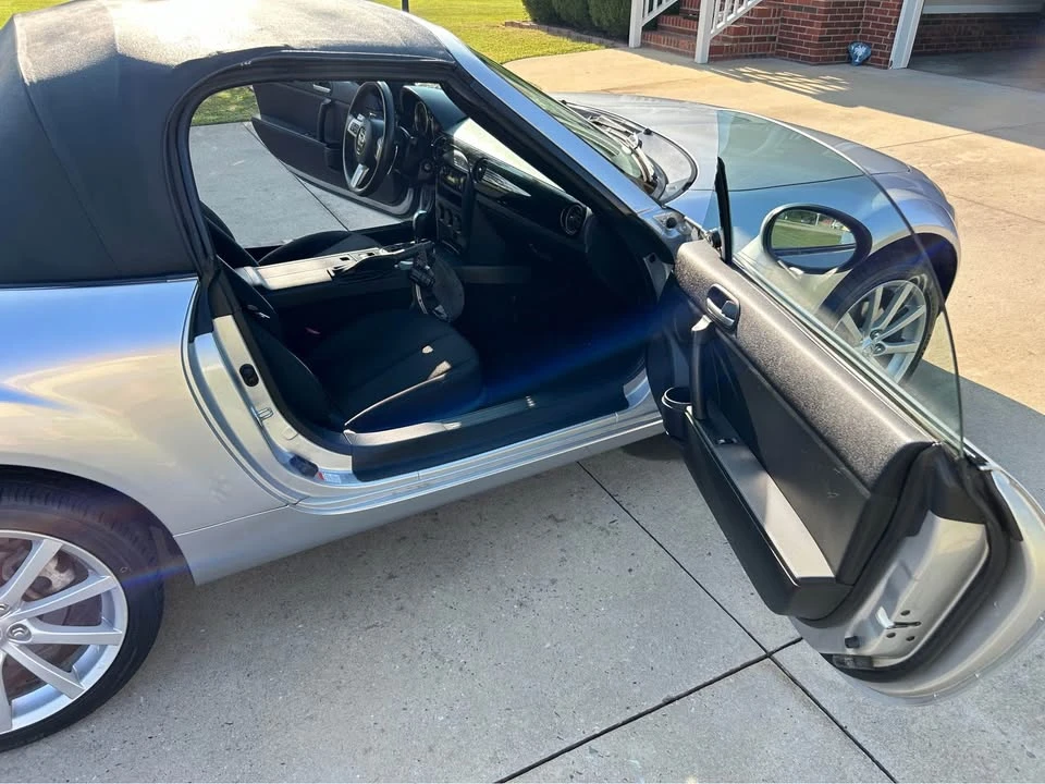 2006 Mazda NC MX-5 Miata - Image 5 of 9