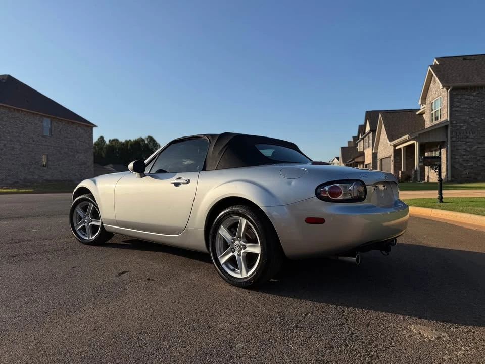 2006 Mazda NC MX-5 Miata - Image 5 of 11