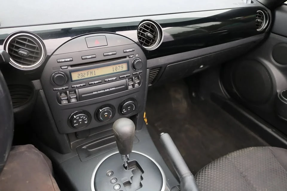 2006 Mazda NC MX-5 Miata - Image 17 of 19