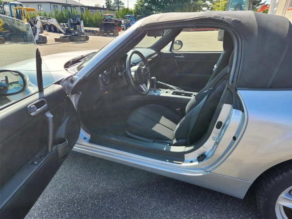 2006 Mazda NC MX-5 Miata - Image 8 of 8