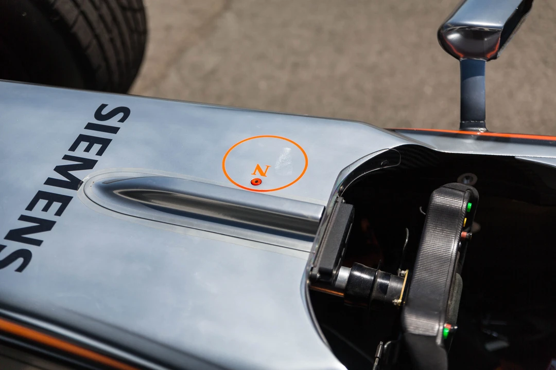 2006 McLaren McLaren Racing - Image 18 of 31