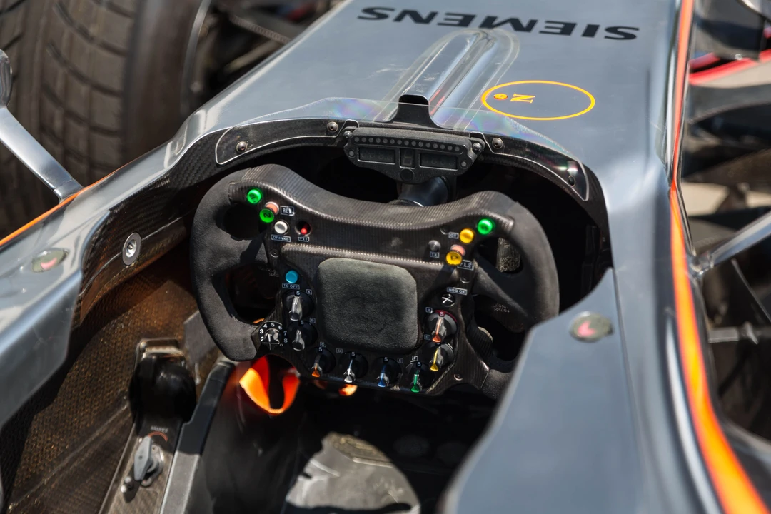 2006 McLaren McLaren Racing - Image 25 of 31