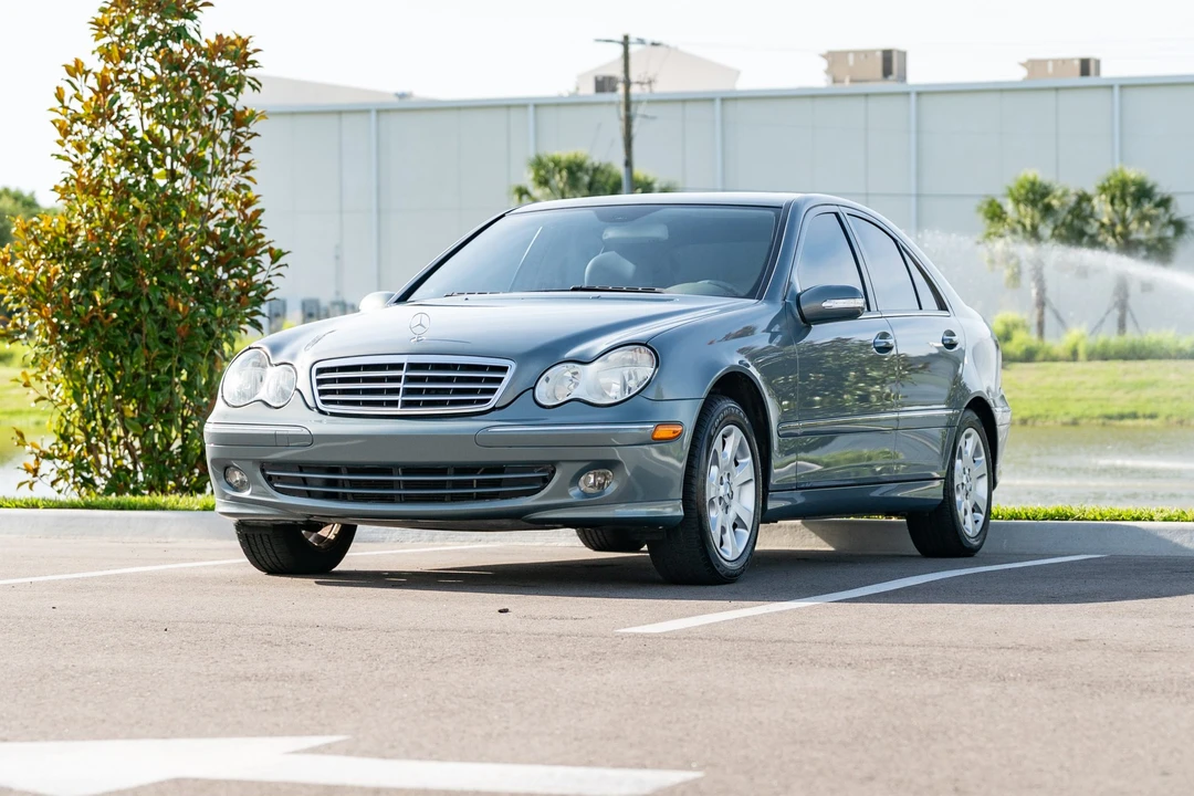 2006 Mercedes-Benz - Image 2 of 31