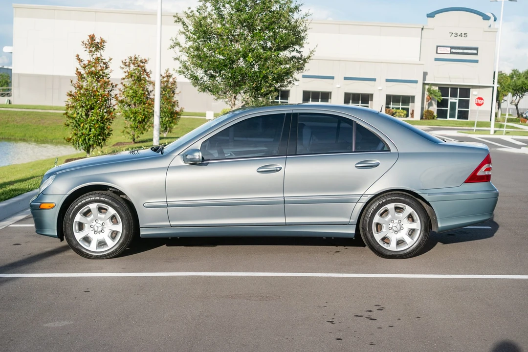 2006 Mercedes-Benz - Image 4 of 31
