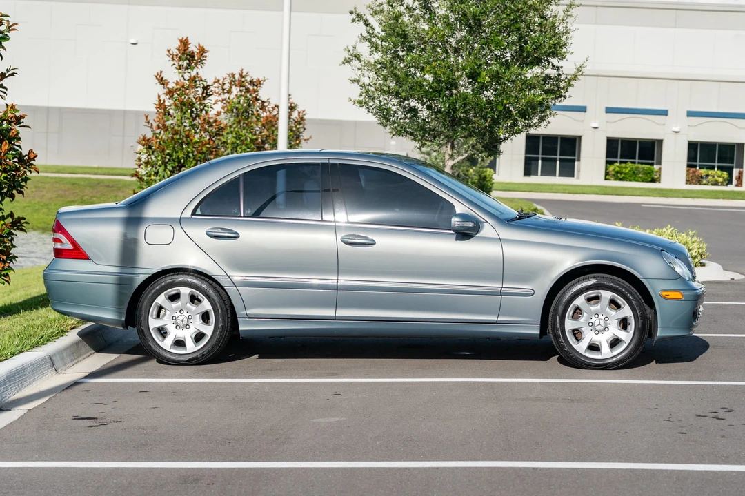 2006 Mercedes-Benz - Image 8 of 31
