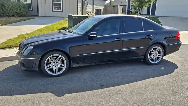 2006 Mercedes-Benz E-Class E 350 4MATIC Sedan 4D