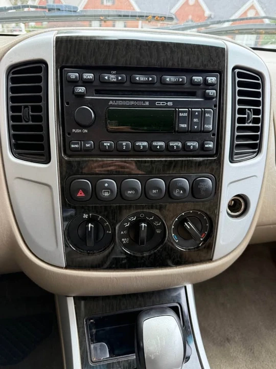 2006 Mercury Mariner - Image 8 of 12