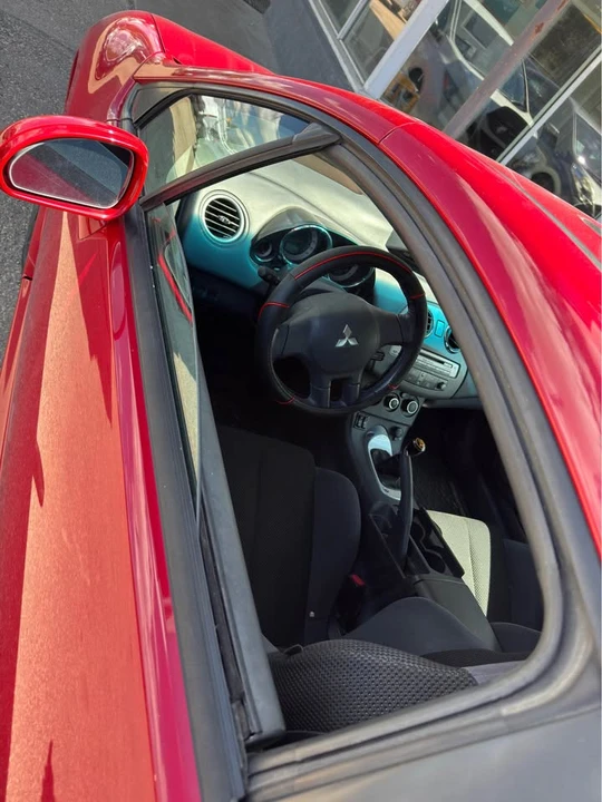 2006 Mitsubishi Eclipse 4th Gen - Image 5 of 10