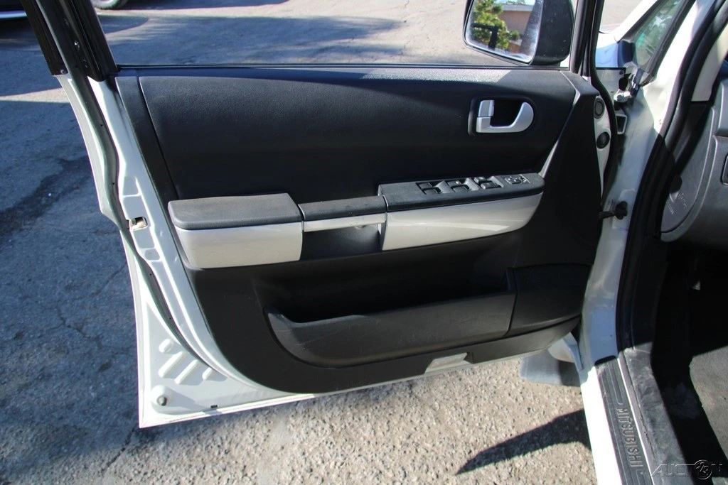 2006 Mitsubishi Endeavor - Image 11 of 21