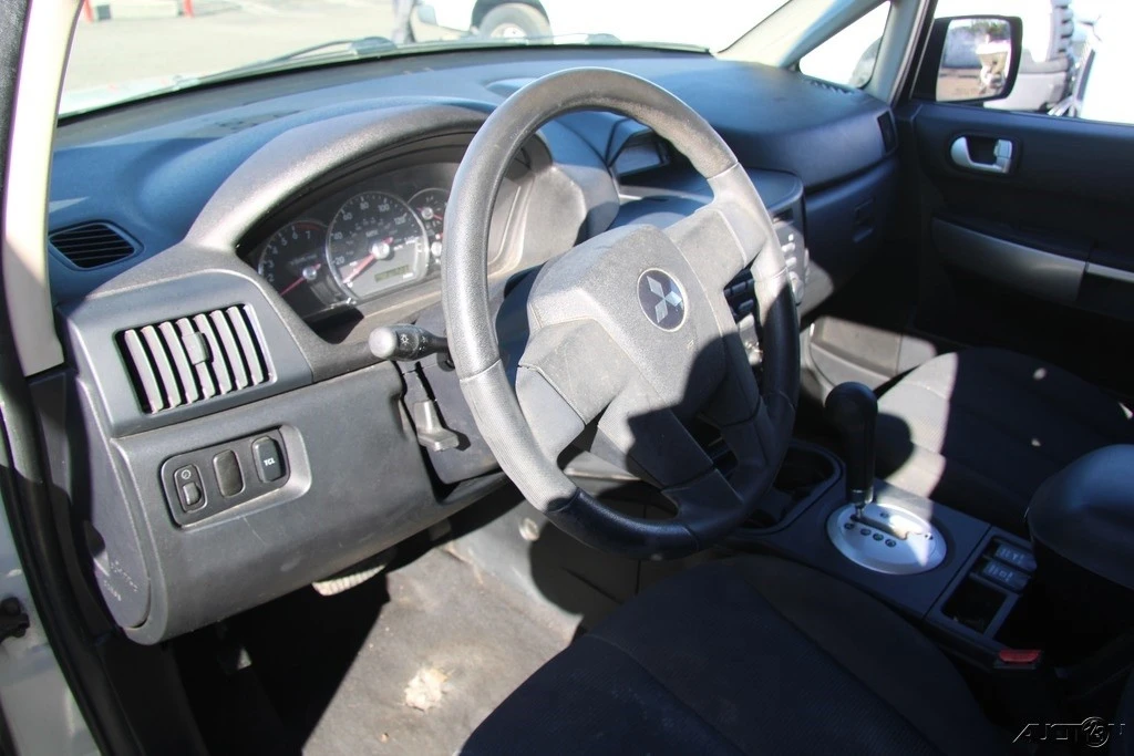 2006 Mitsubishi Endeavor - Image 13 of 21