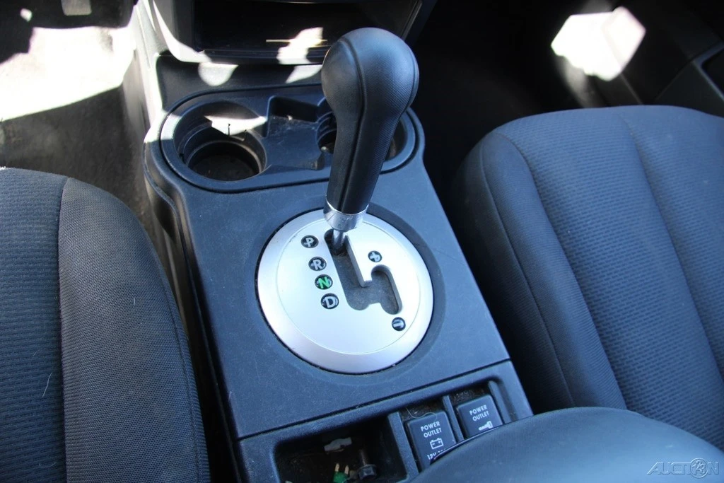 2006 Mitsubishi Endeavor - Image 18 of 21