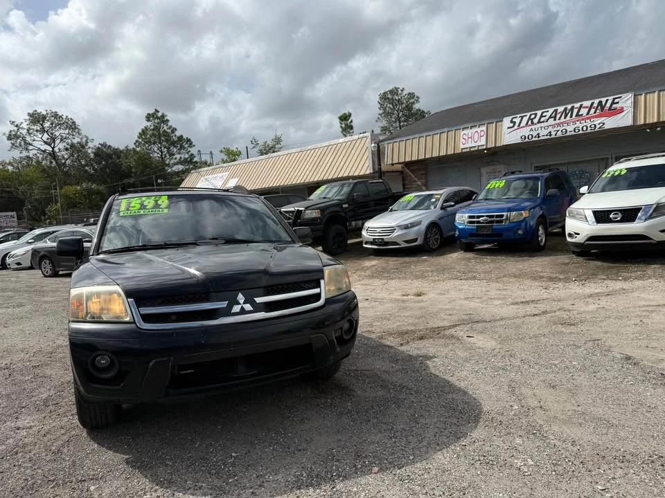 2006 Mitsubishi Endeavor - Image 8 of 17