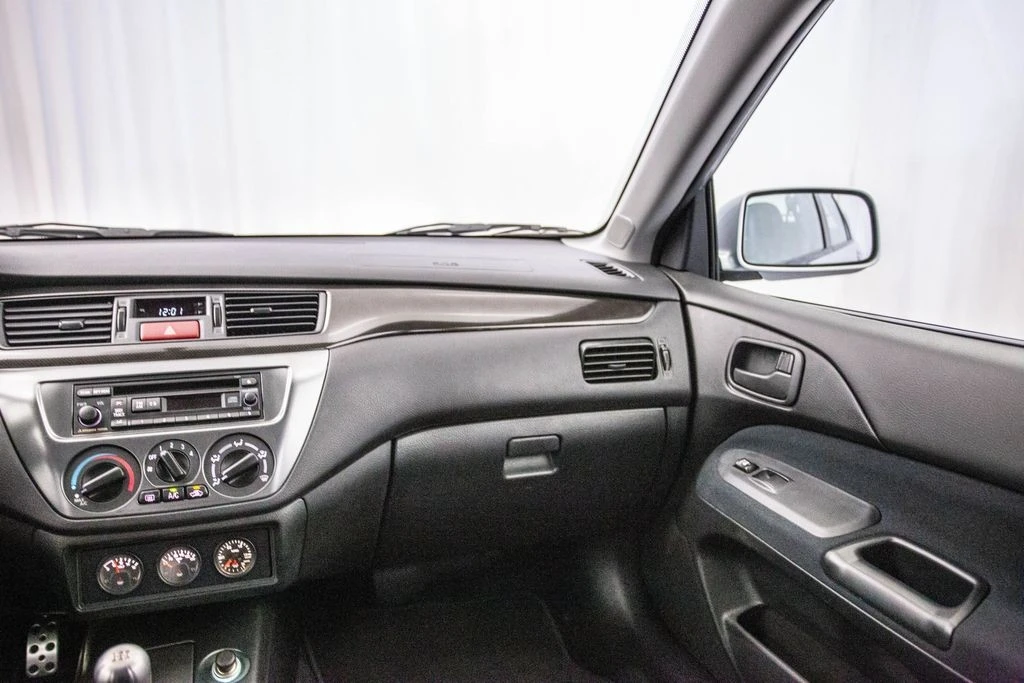 2006 Mitsubishi Lancer Evolution IX 8th Gen - Image 5 of 12
