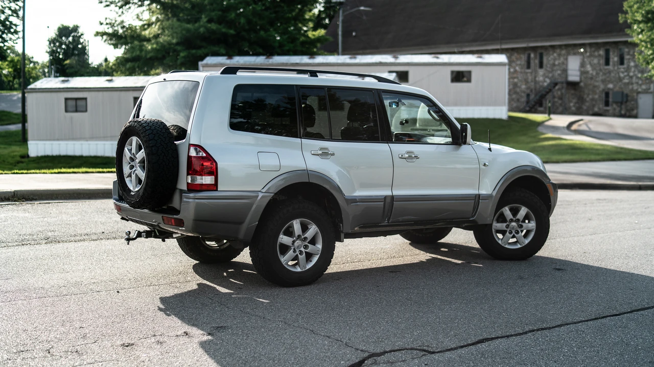 2006 Mitsubishi Pajero/Montero 3rd Gen - Image 5 of 31