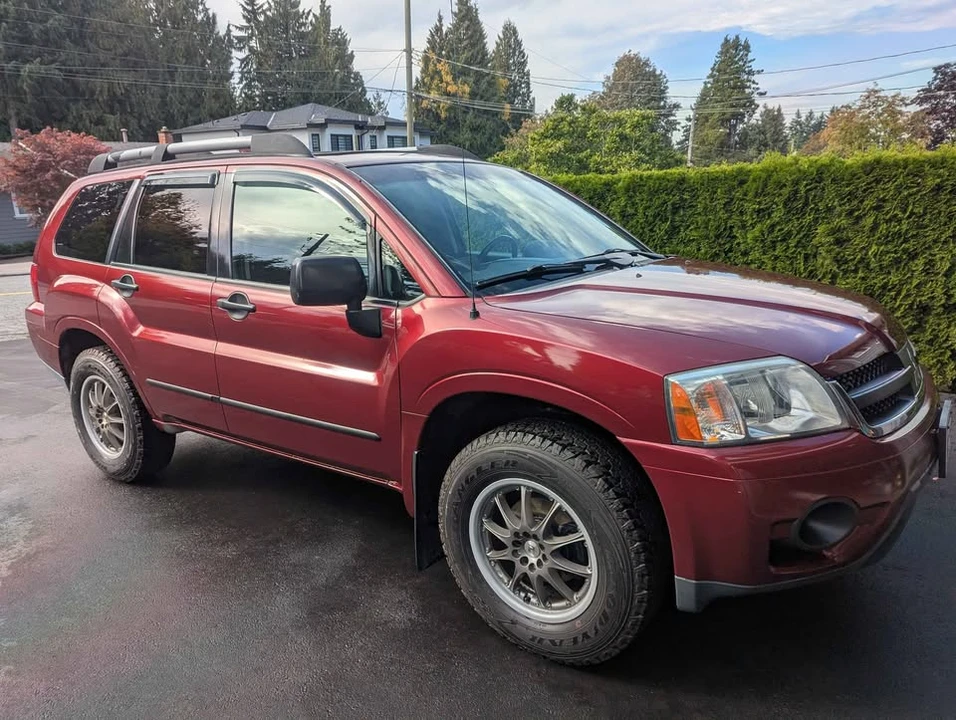 2006 Mitsubishi Endeavor - Image 2 of 8